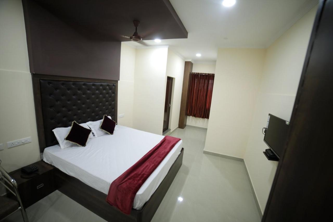 Апарт отель Shivalaya Residency Thrissur Экстерьер фото